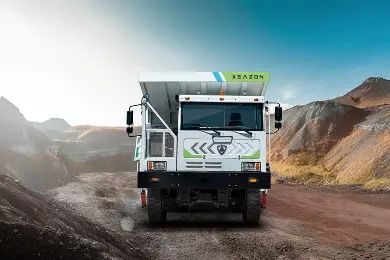 110 Tonnen Nutzlast Elektro-Bergbau-Truck mit Null-Emission und Doppelmotorantrieb für hohe Produktivität
